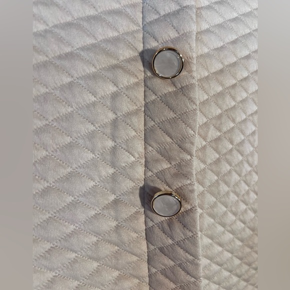 Beige Quilted Ruffle Women's Top, Size Large - Picture 4 of 5